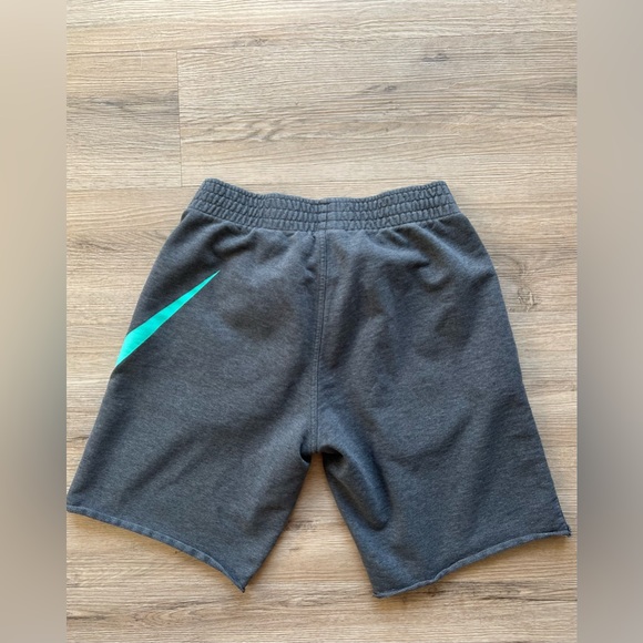 Retro Nike Shorts - Picture 2 of 6